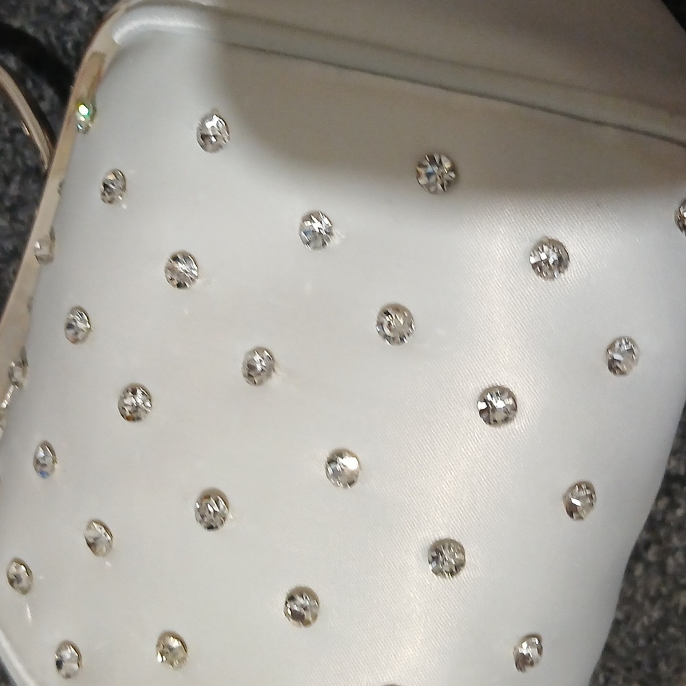 Elegant White Satin Evening Bag - Picture 2 of 9